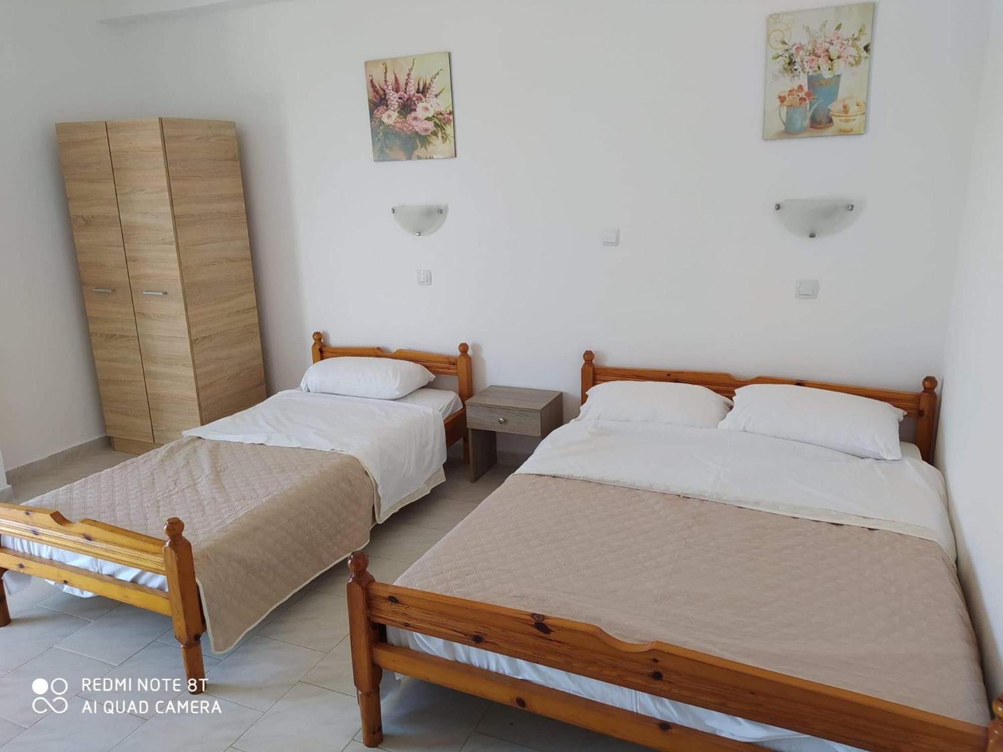 Akrothalassia Lygia  Phòng bức ảnh